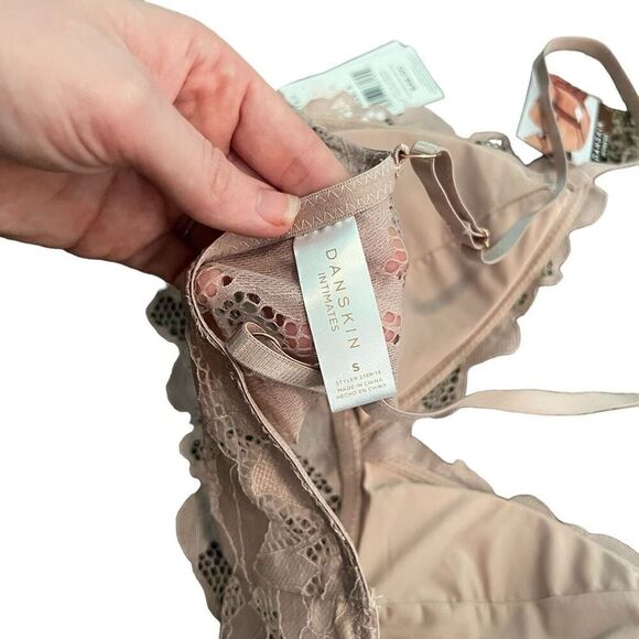 NWT DANSKIN Intimates Pink Lace Bralette Size S - Picture 4 of 4